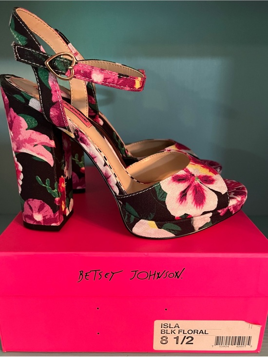 Betsey Johnson Shoes - NWB Betsey Johnson Island Floral Garden Party Print Peep Toe Block Heel Sandals